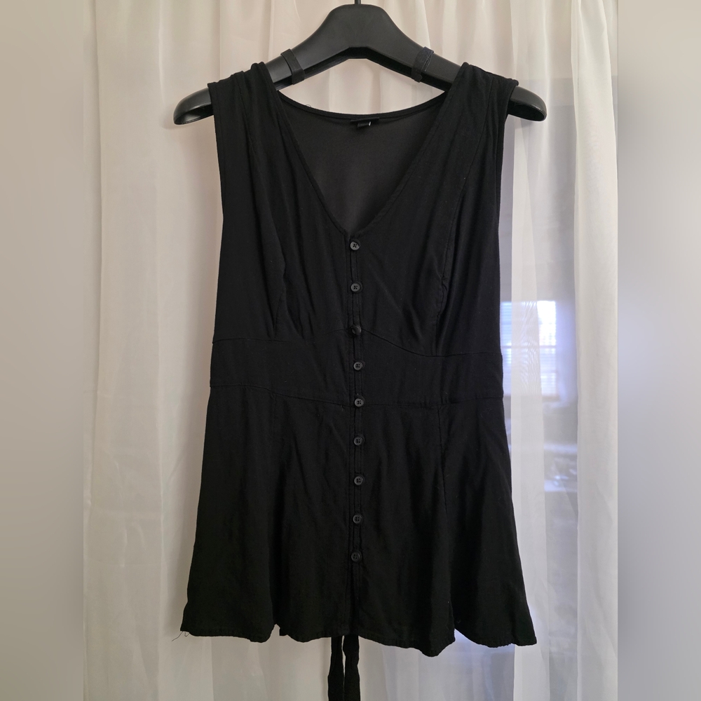 Torrid Black Sleeveless Buttoned Tie Back Tank Top